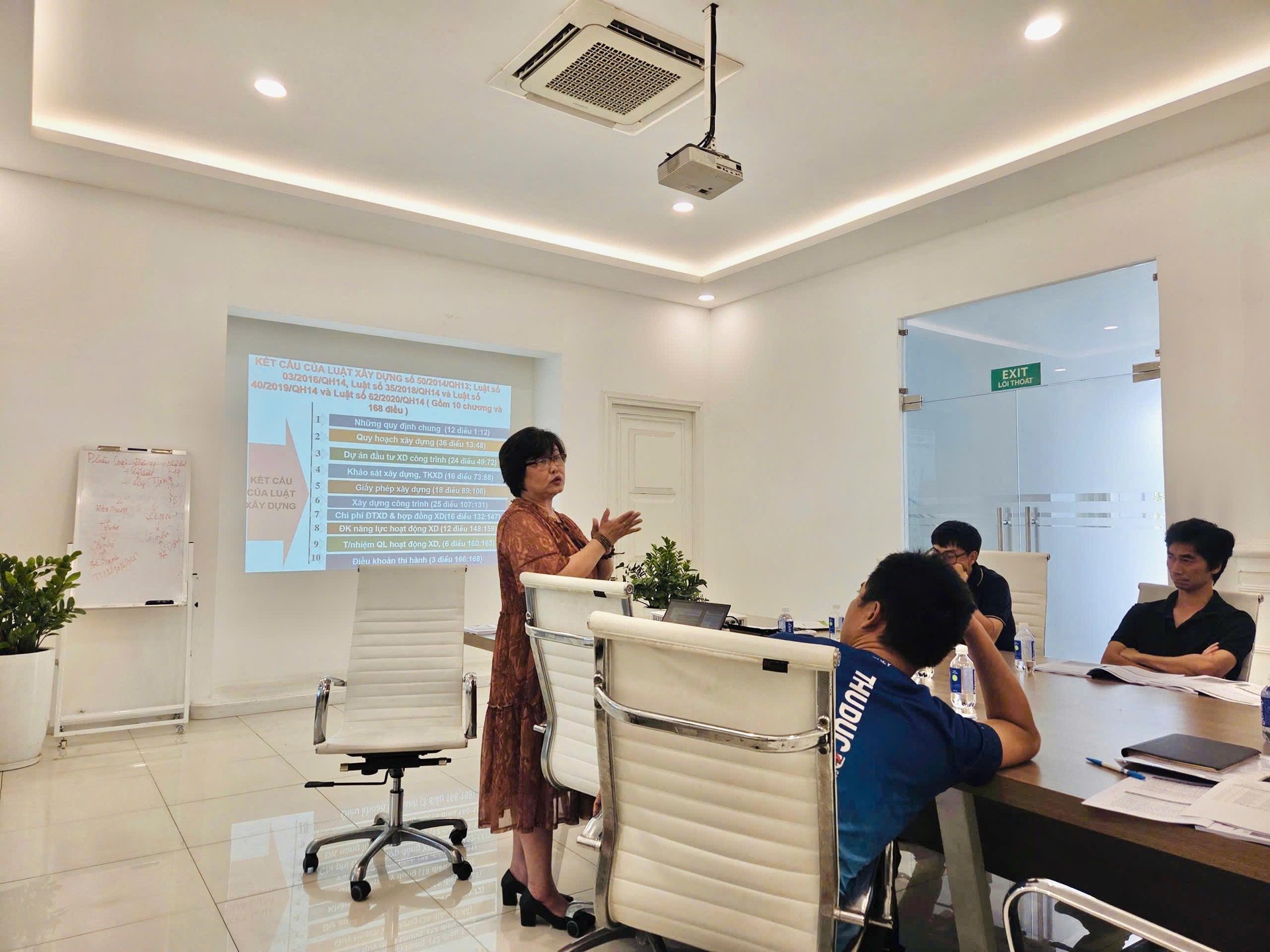 Giảng viên của Viện đứng lớp