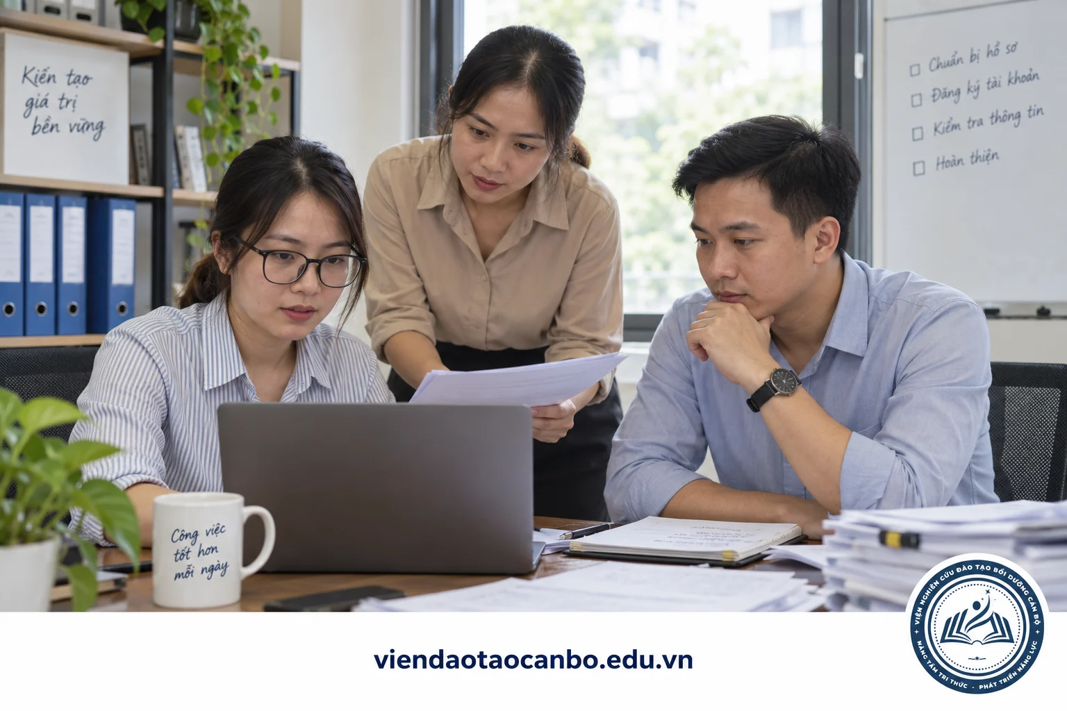 Nhân viên doanh nghiệp chuẩn bị thông tin đăng ký tài khoản đấu thầu