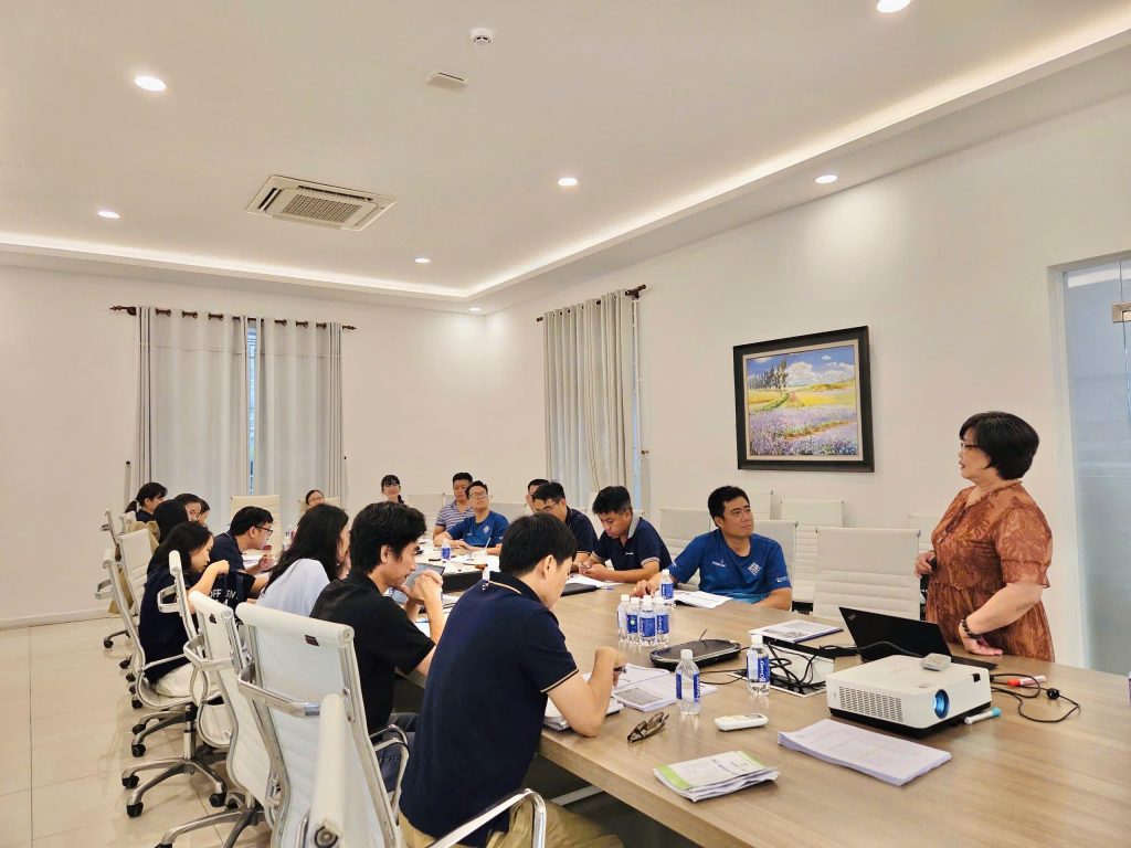 Toàn cảnh lớp đào tạo quản lý dự án tổ chức tại trụ sở Công ty Cổ phần Bất động sản Sơn Kim, phường An Khánh, TP Hồ Chí Minh